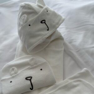 Baby Gap Adorable White Bear Baby Towel and Wash Cloth Set all pack away.